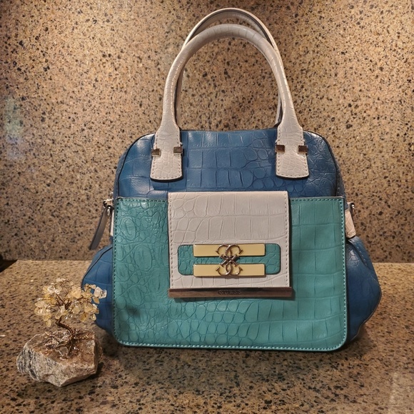 Guess Purse - Picture 1 of 3